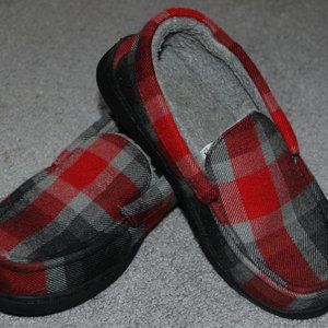 Boys Plaid Slip On Slippers - Size Youth Small (13-1)
